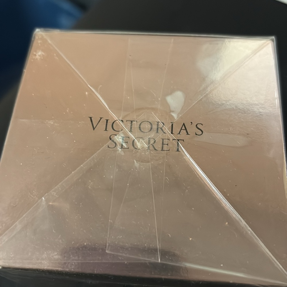 Victoria's Secret Love Candle - Picture 2 of 3
